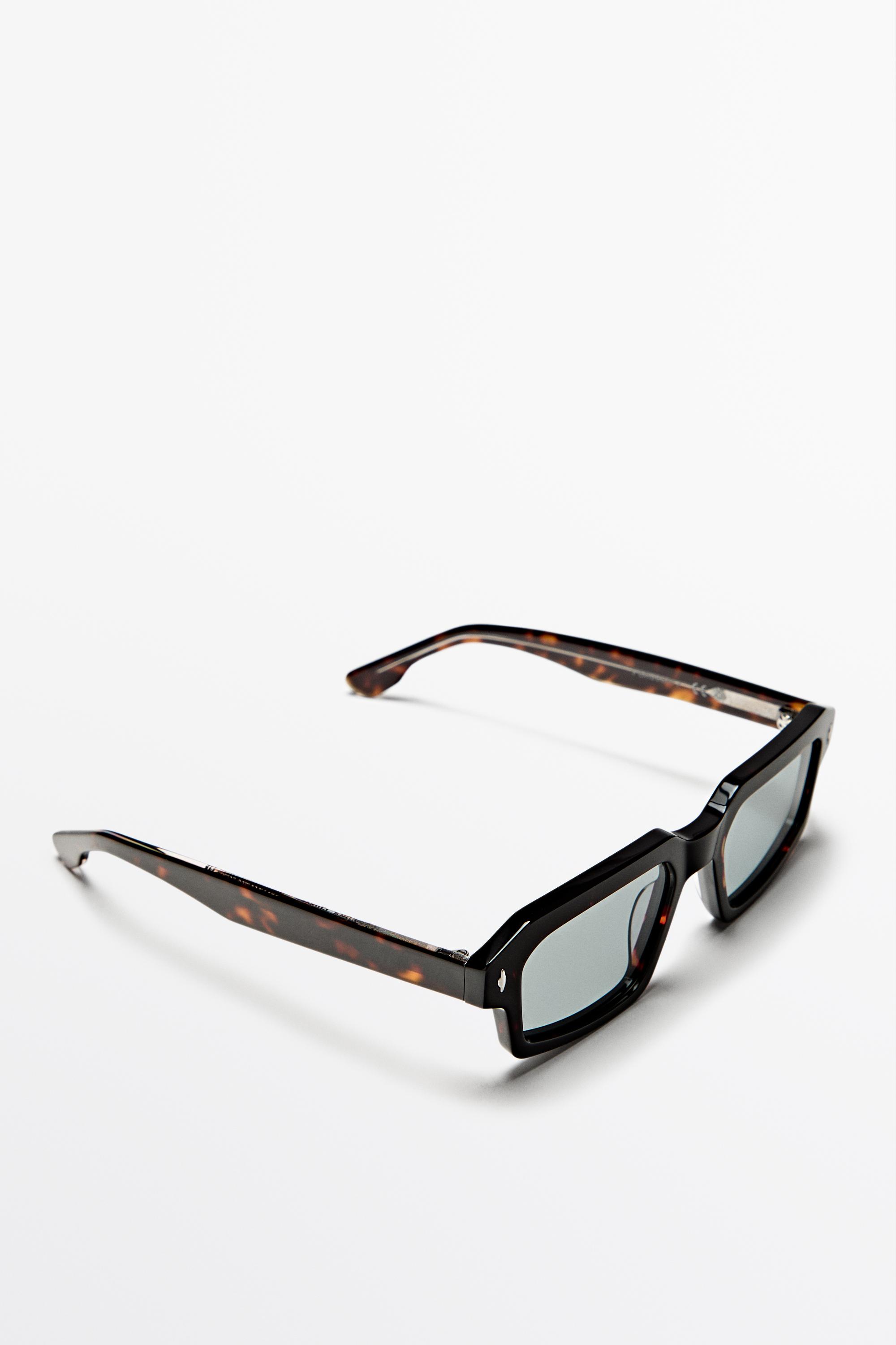 Rectangular sunglasses